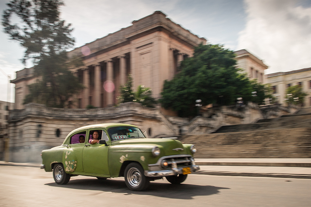 Grünes Auto in Havana