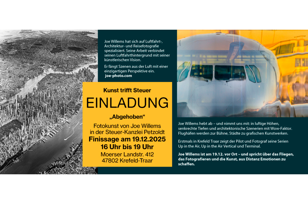 Einladungsplakat zur Finissage der Fotoausstellung 'Abgehoben' von Joe Willems. Die Gestaltung ist dreigeteilt: Links eine schwarz-weiße Luftaufnahme einer dichten Stadtlandschaft (New York City). Rechts die Nahaufnahme der Nase eines Passagierflugzeugs bei Sonnenuntergang. In der Mitte ein gelbes Feld mit dem Titel „Kunst trifft Steuer. EINLADUNG 'Abgehoben'. Fotokunst von Joe Willems in der Steuer-Kanzlei Petzoldt. Finissage am 19.12.2025, 16 Uhr bis 19 Uhr. Moerser Landstr. 412, 47802 Krefeld-Traar.“ Der Text erklärt, dass Joe Willems auf Luftfahrt- und Architekturfotografie spezialisiert ist und über seine Serien Up in the Air und Terminal spricht.